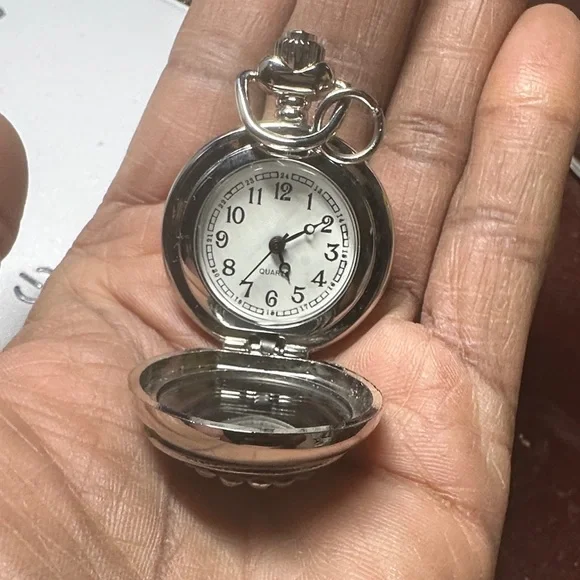 Avon vintage Silver and Black Watch with Crystals- one stone is missing - Picture 14 of 16